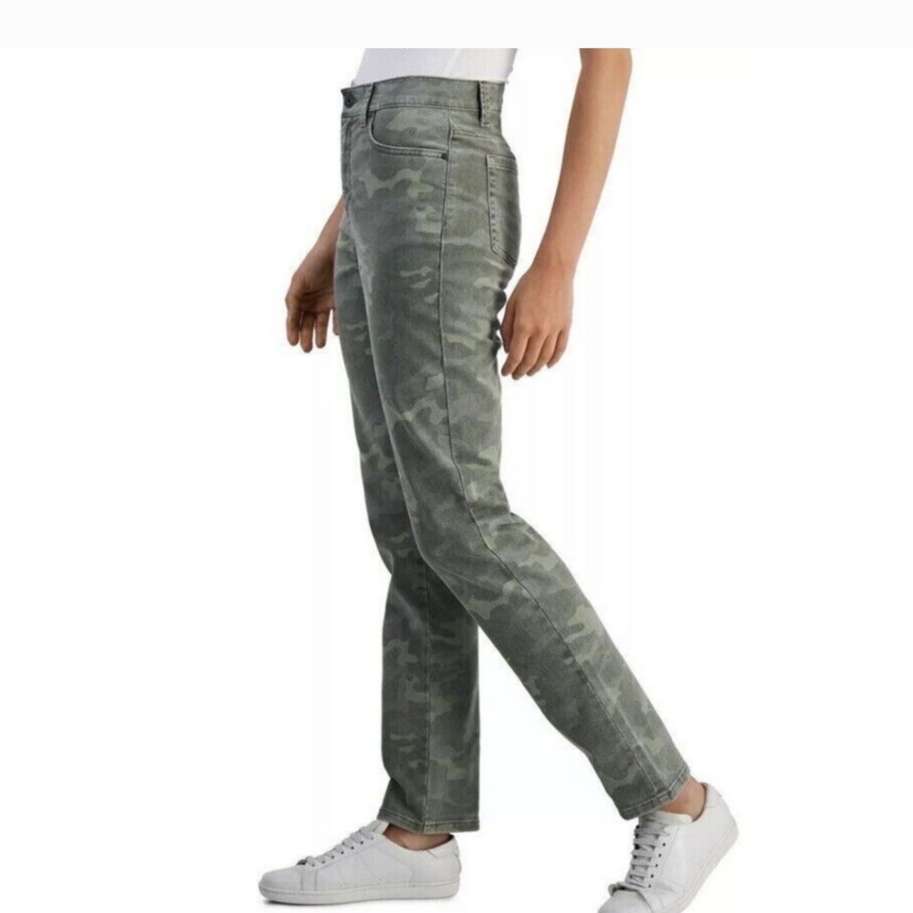 Camouflage Straight-Leg Jeans
